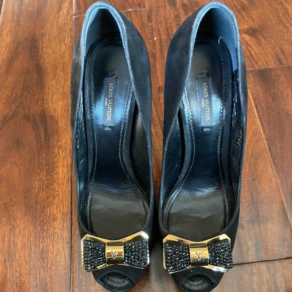 Louis Vuitton Bow Heels with Crystal Stud Detailing - Only Worn Once - Picture 1 of 6